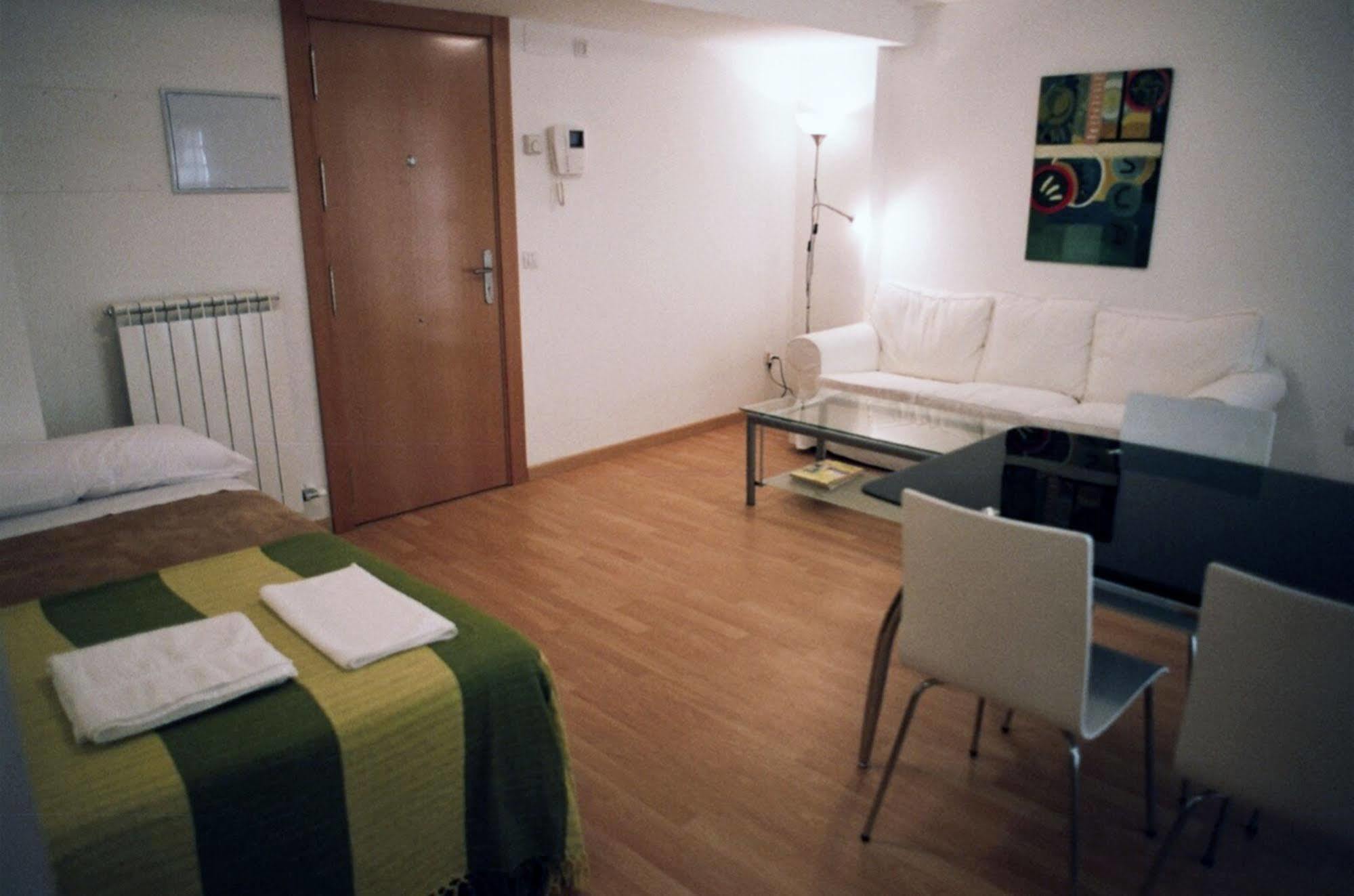 Apartamentos Auhabitat Zaragoza, Edificio De Apartamentos Turisticos Ngoại thất bức ảnh